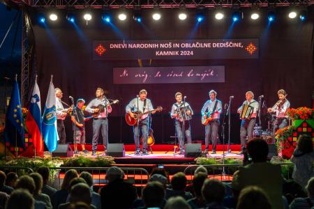 Dnevi narodnih noš in oblačilne dediščine v Kamniku  (70)